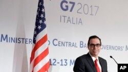 Menteri Keuangan Steven T Mnuchin saat memberikan sambutan pada hari terakhir KTT Para Menteri Keuangan negara-negara anggota G7 di Bari, Italia, 13 Mei 2017 (Foto: dok),