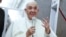 Papa Francisco em conversa com jornalistas no avião