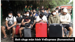 Các di dân Việt Nam nhập cư và lao động trái phép ở Campuchia bị trao trả về nước. 