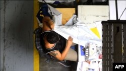 Un expandilleros encuentran una nueva forma de vida gracias a una fábrica textil que fabrica suéteres para universidades estadounidenses. [Foto archivo 2018]