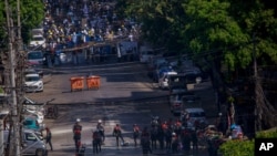 Las protestas continuaron el jueves en las principales ciudades de Myanmar, después de un sangriento día anterior que dejó 38 muertos a manos de las fuerzas militares. 4 de marzo de 2021.