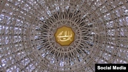 جمهوری اسلامی در سالهای اخیر با شهروندان بهایی برخورد کرده و بعضی از آنها را به زندان های طولانی محکوم کرده است. 