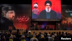 Pristalice slušaju govor lidera Hezbolaha Nasralaha u Bejrutu