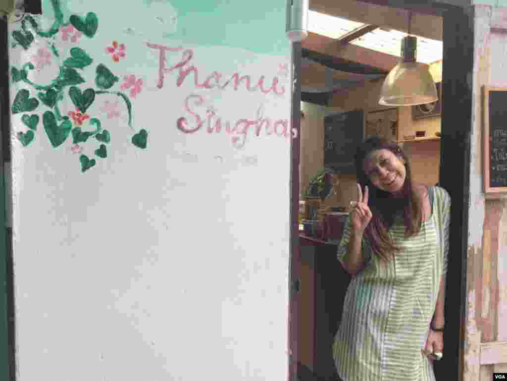 The Thanusingha Bakery has been run by the same family for five generations. (Steve Herman/VOA News)