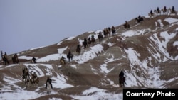 Big Foot Memorial Riders crossing through the South Dakota Badlands en route to the site of the 1890 Wounded Knee massacre, Dec. 29, 2017. Photo: Charmaine Juban-Salgado