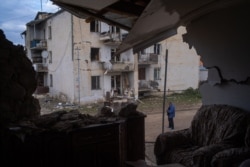 David Safanyan, 63, says teenagers learn military tactics in Nagorno-Karabakh, Oct. 10, 2020. (Yan Boechat/VOA)