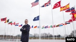 Jens Stoltenberg, generalni sekretar NATO-a ispred sjedišta Severno-atlantskog saveza u Briselu.