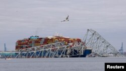 Una vista del carguero Dali que se estrelló contra el puente Francis Scott Key y provocó su colapso en Baltimore, Maryland, EEUU, el 26 de marzo de 2024.