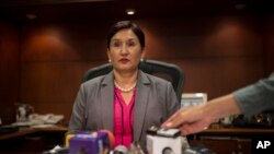La exfiscal general de Guatemala, Thelma Aldana, ejerció en el período en que la Comisión Internacional contra la Impunidad y la Corrupción (CICIG) desmanteló parte de las redes de corrupción enquistadas en los poderes de Estado, al terminar huyó del país. (Foto AP / Archivo) 
