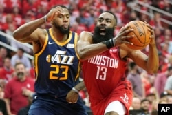 资料照：NBA球星哈登在2019年4月的一场赛场上。