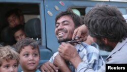 Thousands Return to Syrian City of Manbij After IS Flees