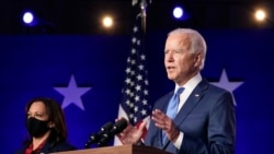 جو بایدن در کنار کامالا هریس