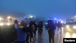 Rescatistas coordinan tras el incidente que sufrió el helicóptero que transportaba al presidente de Irán, Ebrahim Raisi, en Varzaqan, provincia de Azerbaiyán Oriental, Irán, el 19 de mayo de 2024.