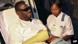 Ugandan opposition leader Kizze Besigye arrives to receive medical treatment at Nairobi hospital Kenya, April 29, 2011