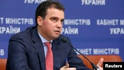 Ukraine's Economy Minister Aivaras Abromavicius speaks during a news conference in Kyiv, Dec.10, 2014. 