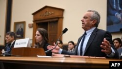 Robert Kennedy Junior, kandidat za predsjedničku nominaciju Demokratske stranke, fotografisan tokom pretresa u Kongresu 20. jula 2023. godine. (Foto: AFP/Jim Watson)