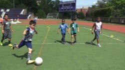 Refugee kids play a game. (June Soh)