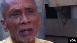Ta An, a former Khmer Rouge commander speaks during an exclusive interview with VOA Khmer on July 27, 2011 at his house in Kamrieng district of Cambodia's northwestern Battambang province. (Photo: Sok Khemara, VOA Khmer)