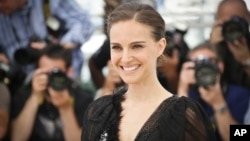 Natalie Portman poses for photographers at the photo call for the film A Tale of Love and Darkness, at the 68th international film festival, Cannes, southern France, May 17, 2015. 