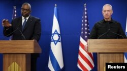 لوید آستن، وزیر دفاع امریکا (چپ) و یووا گالانت، وزیر دفاع اسراییل در کنفرانس مشترک خبری، دوشنبه ۱۸ دسمبر ۲۰۲۳
