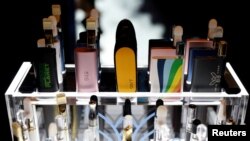 Perangkat vaping ditampilkan di pameran dagang The Cannabis World Congress & Business Exposition (CWCBExpo) di New York City, New York, AS, 30 Mei 2019. (Foto: Reuters/Mike Segar)