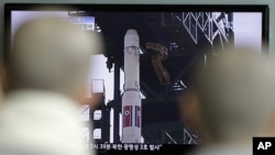 Meskipun peluncuran roket yang lalu gagal, Pyongyang bertekad akan terus berusaha meluncurkan roket untuk menempatkan satelitnya di orbit (foto: dok).