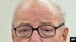 Former IAEA Director General Hans Blix, speaking to reporters, in Seoul, November 29, 2011