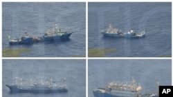 រូបភាព​បញ្ជូល​គ្នា​នៃ​រូបភាព​ដែល​ផ្តល់​ដោយ​រដ្ឋាភិបាល​ហ្វីលីពីន​កាលពី​ថ្ងៃទី៣ ខែកញ្ញា ឆ្នាំ២០១៦ បង្ហាញ​ពី​អ្វី​ដែល​រដ្ឋាភិបាល​បាន​អះអាង​ថា នាវា​ល្បាត​សមុទ្រ​របស់​ចិន​កំពុង​ស្ថិត​នៅ​កោះ Scarborough Shoal ក្នុង​សមុទ្រ​ចិន​ខាង​ត្បូង។