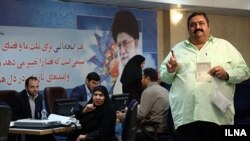 یکی از دهه فرد گمنامی که در انتخابات ثبت نام کرده اند. 