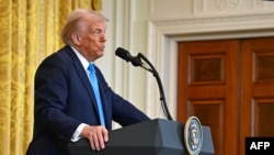 အစ္စရေးဝန်ကြီးချုပ် Benjamin Netanyahu နဲ့ အိမ်ဖြူတော်မှာ ပူးတွဲသတင်းစာရှင်းလင်းပွဲကျင်းပနေတဲ့ အမေရိကန်သမ္မတ Donald Trump (ဖေဖေါ်ဝါရီ ၄၊ ၂၀၂၅)