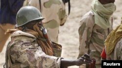 Un soldat nigérian dans Damasak, 20 mars 2015
