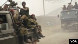 Congolese army troops at Munigi, north of Goma in eastern DRC. (Nicholas Long/VOA) 