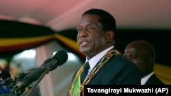 Le président zimbabwéen Emmerson Mnangagwa lors du 38e anniversaire des célébrations de l'indépendance au National Sports Staduim à Harare, le 18 avril 2018. 