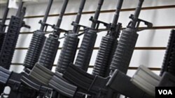 Los acusados conspiraron para comprar cientos de armas, que pretendían enviar a las organizaciones mexicanas de narcotráfico.