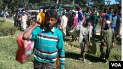 Some Rohingya men just after their arrival from Myanmar, at an unidentified place in Cox's Bazar district, Bangladesh. This group managed to sneak into Bangladesh after crossing the Naf River, along with over 400 Rohingya men, women and children, Nov. 21, 2016. (N. Islam for VOA)