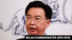 Міністр закордонних справ Тайваню Джозеф Ву у верхній палаті чеського парламенту в Празі, Чеська Республіка, 27 жовтня 2021 року. EPA-EFE