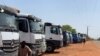 Des camions commerciaux sont garés près de la frontière entre la Côte d'Ivoire et le Mali, à Tingrela, en Côte d'Ivoire, le 20 janvier 2022. 