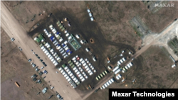 En fotos: Nuevas imágenes muestran cómo Rusia está concentrando armamento cerca de Ucrania