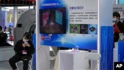 北京舉行的國際高科技博覽會上北京清微智能科技公司的展位。 （2021年9月26日）