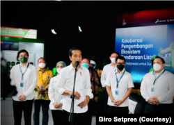 Presiden Jokowi dalam acara kolaborasi Pengembangan Ekosistem Kendaraan Listrik di Jakarta, Selasa (22/2). (Foto: Biro Setpres)