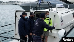 Kapal penjaga pantai Yunani melakukan patroli di Laut Aegea (foto: ilustrasi). 