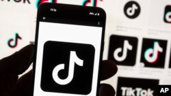 Бидејќи станува збор за безбедноста на Американците, бараме од Конгресот да продолжи со ова двопартиско законодавство, рече портпаролката на Белата куќа Карин Жан-Пјер