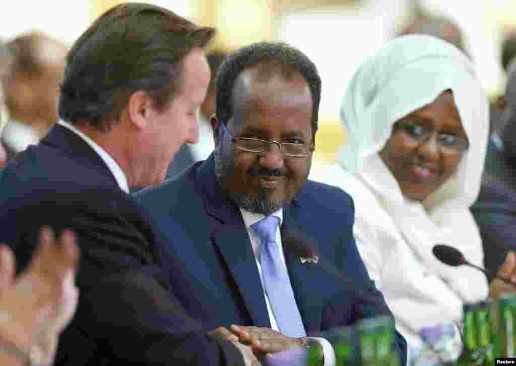 Britain's Prime Minister David Cameron and Somali President Hassan Sheikh Mohamud shake hands after making their opening speeches the Somalia conference in London, May 7, 2013.