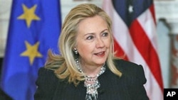 Secretary of State Hillary Rodham Clinton hosts a U.S. and European Union meeting on energy at the State Department in Washington, November 28, 2011.