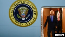 Американскиот претседател пристигнува на самитот на Г7 во Италија