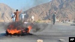 Men shout slogans against terrorists after a suicide attack among the protesters in Momandara district of Nangarhar province, Afghanistan, Sept. 11, 2018. 