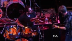 Music Industry Builds Fan Base Through Technology, Live Experience