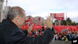 Turkish President Recep Tayyip Erdogan salutes the crowd of supporters in his hometown of Rize, on the Black Sea coast of Turkey, Oct. 15, 2016.