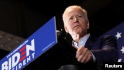 前美国副总统拜登2019年4月30日在爱荷华州的一个竞选集会上讲话。