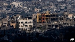 En la imagen, edificios destruidos en la Franja de Gaza, vistos desde el sur de Israel, el 19 de marzo de 2024.